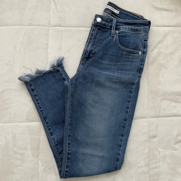 Levi’s 721 High Rise Skinny - Picture 2 of 4